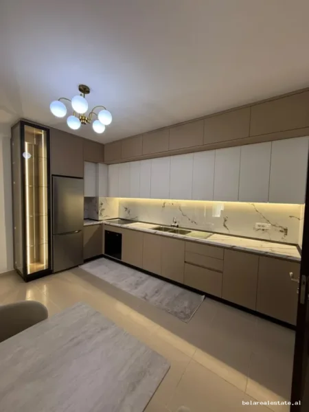 Tirane, jepet me qera apartament 2+1+Ballkon Kati 2, 85 m² 800 € (Ali Dem)