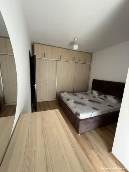 Tirane, jepet me qera apartament 2+1+Ballkon Kati 2, 85 m² 800 € (Ali Dem)