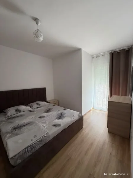 Tirane, jepet me qera apartament 2+1+Ballkon Kati 2, 85 m² 800 € (Ali Dem)