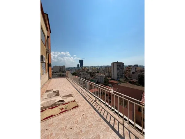 Tirane, jepet me qera apartament 2+1+Ballkon Kati 7, 110 m² 700 € 