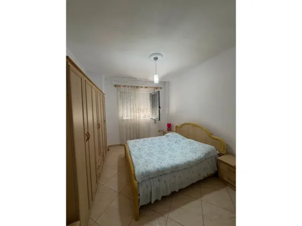 Tirane, jepet me qera apartament 2+1+Ballkon Kati 7, 110 m² 700 € 
