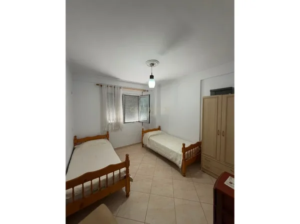 Tirane, jepet me qera apartament 2+1+Ballkon Kati 7, 110 m² 700 € 