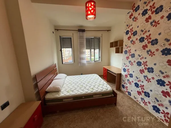 Tirane, jepet me qera apartament 1+1 Kati 4, 70 m² 570 € (pazari i ri sheshi avni rustemi)