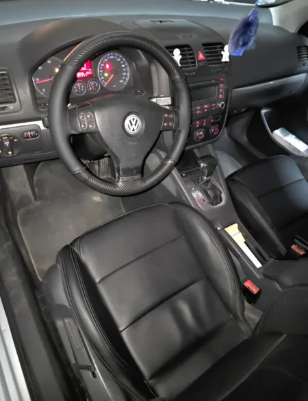 Tirane, shitet makine Volkswagen Golf 5 Nafte, gri metalizato automatik Kondicioner 245.000 km 3.990 €