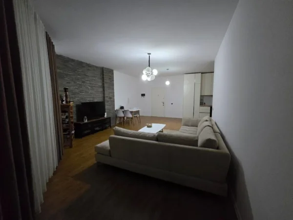 Tirane, jepet me qera apartament 1+1 Kati 3, 85 m² 600 € (Liqeni i Thatë)