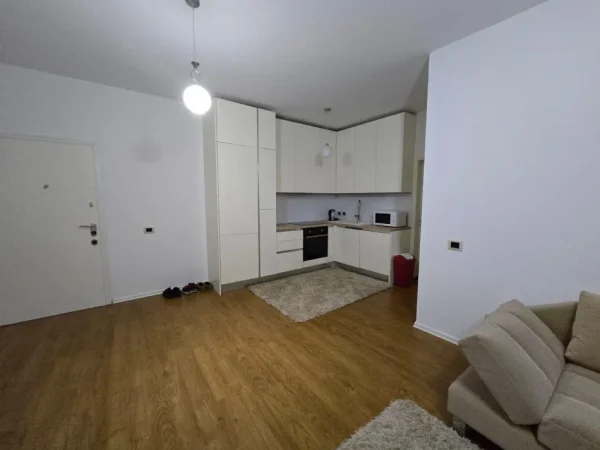 Tirane, jepet me qera apartament 1+1 Kati 3, 85 m² 600 € (Liqeni i Thatë)