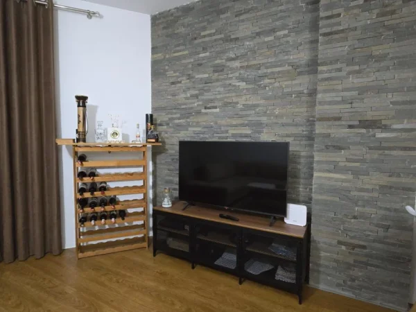 Tirane, jepet me qera apartament 1+1 Kati 3, 85 m² 600 € (Liqeni i Thatë)