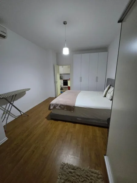 Tirane, jepet me qera apartament 1+1 Kati 3, 85 m² 600 € (Liqeni i Thatë)