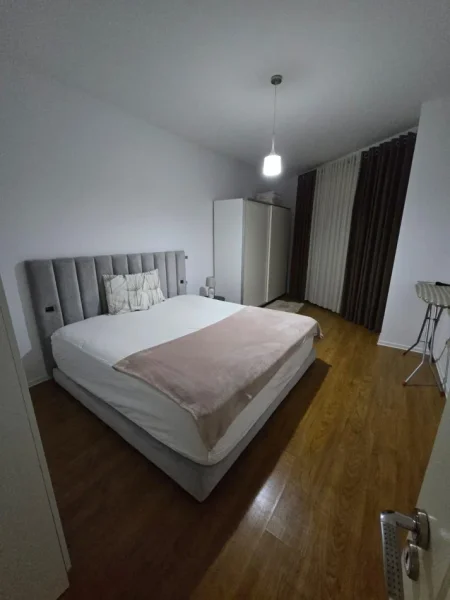 Tirane, jepet me qera apartament 1+1 Kati 3, 85 m² 600 € (Liqeni i Thatë)