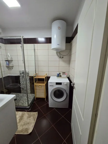Tirane, jepet me qera apartament 1+1 Kati 3, 85 m² 600 € (Liqeni i Thatë)