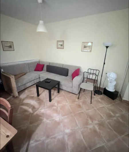 Tirane, jepet me qera apartament 1+1 Kati 4, 50 m² 500 € (Myslym Shyri prane someg)