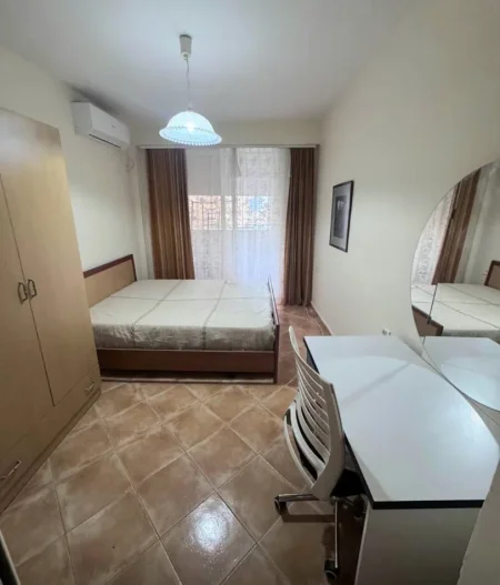 Tirane, jepet me qera apartament 1+1 Kati 4, 50 m² 500 € (Myslym Shyri prane someg)