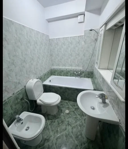 Tirane, jepet me qera apartament 1+1 Kati 4, 50 m² 500 € (Myslym Shyri prane someg)