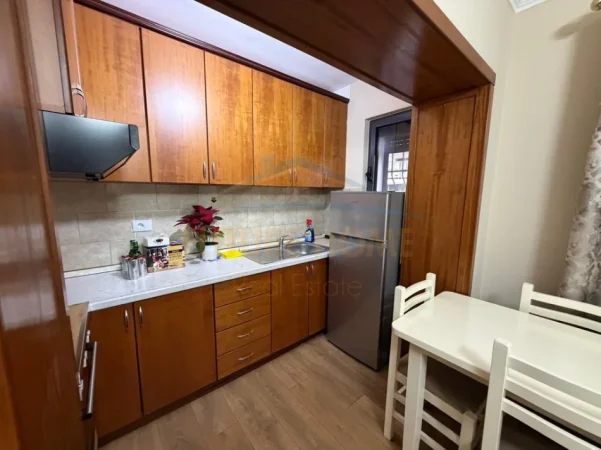 Tirane, jepet me qera apartament 2+1 Kati 2, 72 m² 550 € (Oxhaku)