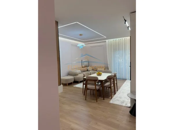 Tirane, jepet me qera apartament 2+1 Kati 5, 103 m² 700 € (Residenca Porta Tirana e Re,Sauk)
