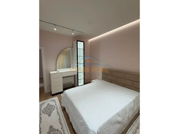 Tirane, jepet me qera apartament 2+1 Kati 5, 103 m² 700 € (Residenca Porta Tirana e Re,Sauk)
