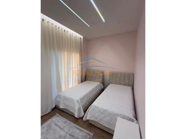Tirane, jepet me qera apartament 2+1 Kati 5, 103 m² 700 € (Residenca Porta Tirana e Re,Sauk)