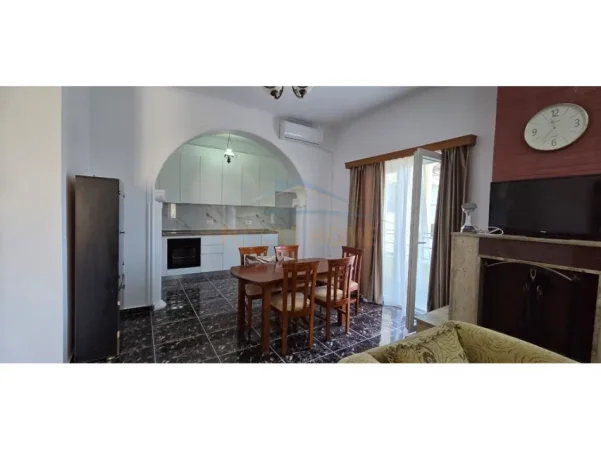 Tirane, jepet me qera apartament 2+1+Ballkon Kati 3, 150 m² 800 € (Kopshti Nene Tereza)