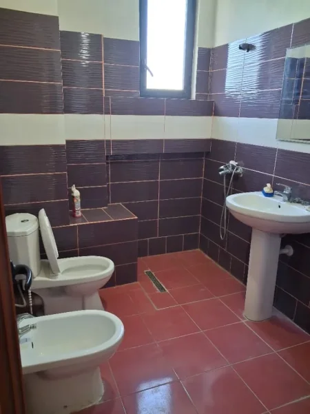 Tirane, jepet me qera apartament 2+1 Kati 2, 70 m² 480 € (Allias)
