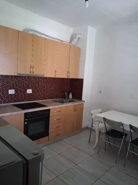 Tirane, jepet me qera apartament 2+1 Kati 2, 70 m² 480 € (Allias)