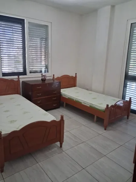 Tirane, jepet me qera apartament 2+1 Kati 2, 70 m² 480 € (Allias)