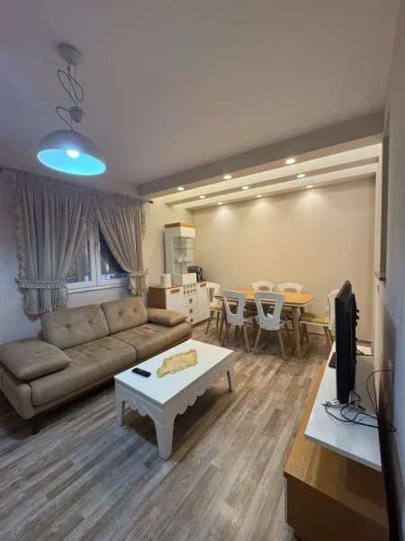 Tirane, jepet me qera nga Pronari, pa-komision apartament 1+1+Aneks+Ballkon Kati 5, 550 € (Rr. Pjeter Budi)