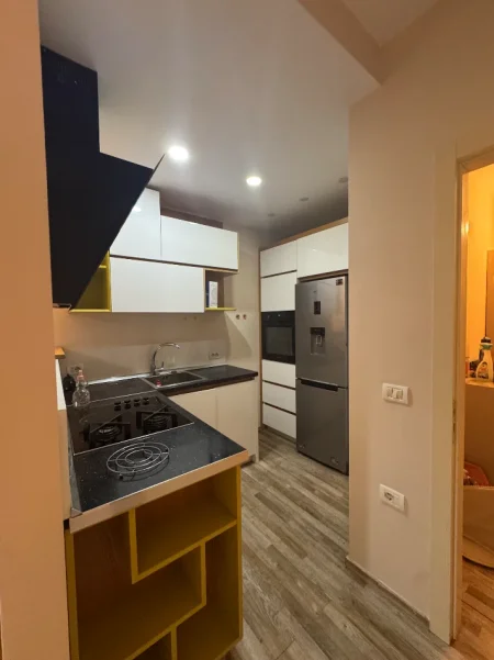 Tirane, jepet me qera nga Pronari, pa-komision apartament 1+1+Aneks+Ballkon Kati 5, 550 € (Rr. Pjeter Budi)