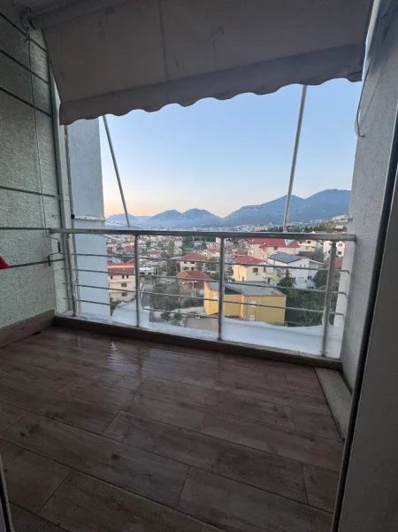 Tirane, jepet me qera nga Pronari, pa-komision apartament 1+1+Aneks+Ballkon Kati 5, 550 € (Rr. Pjeter Budi)