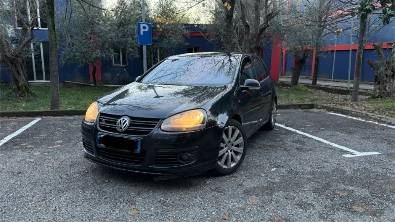 Tirane, shes makine Nafte, e zeze automatik Klima 270.000 km 5.500 € pak i diskutueshëm.