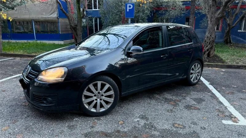 Tirane, shes makine Nafte, e zeze automatik Klima 270.000 km 5.500 € pak i diskutueshëm.