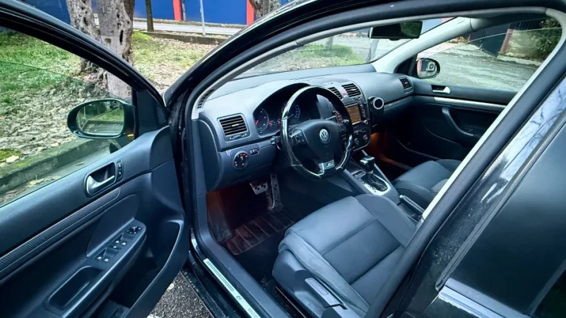 Tirane, shes makine Nafte, e zeze automatik Klima 270.000 km 5.500 € pak i diskutueshëm.