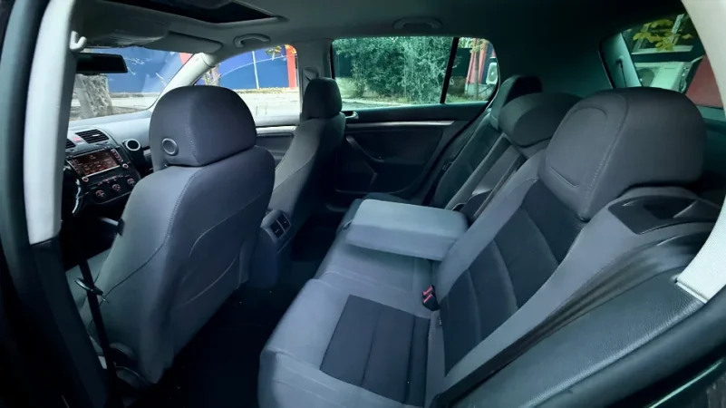 Tirane, shes makine Nafte, e zeze automatik Klima 270.000 km 5.500 € pak i diskutueshëm.