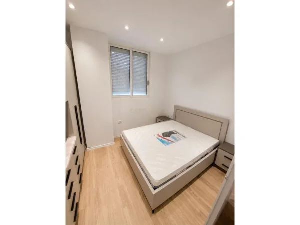 Tirane, jepet me qera apartament 1+1 Kati 1, 60 m² 550 € (kodra e diellit prane mbikalimit te komunes)