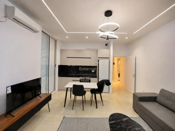 Tirane, jepet me qera apartament 1+1 Kati 1, 60 m² 550 € (kodra e diellit prane mbikalimit te komunes)