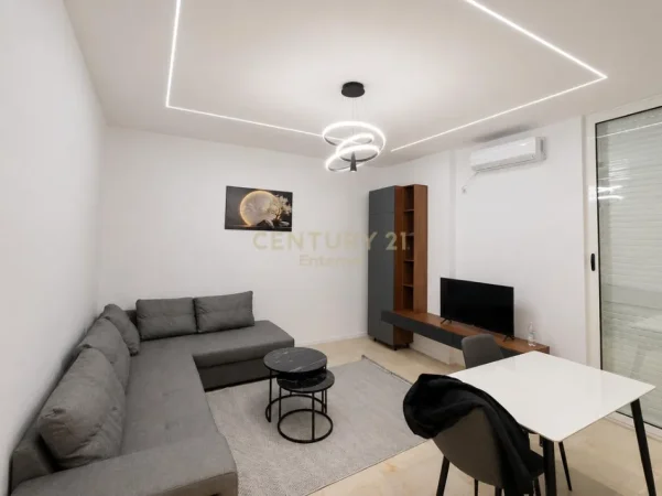 Tirane, jepet me qera apartament 1+1 Kati 1, 60 m² 550 € (kodra e diellit prane mbikalimit te komunes)