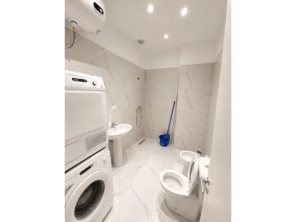 Tirane, jepet me qera apartament 1+1 Kati 1, 59 m² 550 € (kodra e diellit prane mbikalimit te komunes)