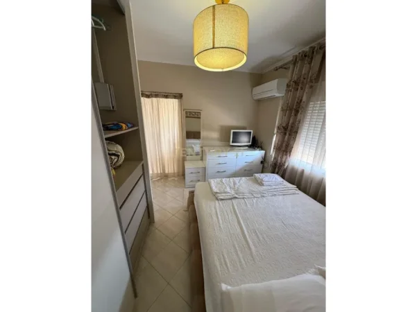 Tirane, jepet me qera apartament 1+1 Kati 5, 46 m² 500 € (pallati me shigjeta)