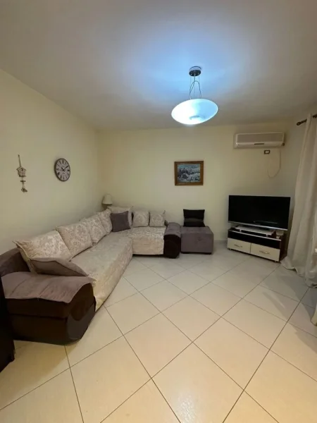 Durres, jepet me qera apartament 1+1 Kati 1, 66 m² 450 € (Ish Restorant Durresi)