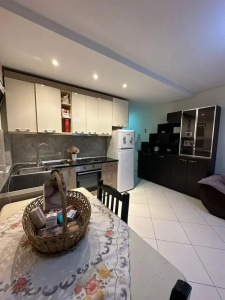 Durres, jepet me qera apartament 1+1 Kati 1, 66 m² 450 € (Ish Restorant Durresi)