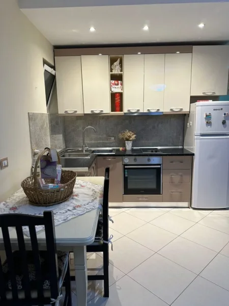 Durres, jepet me qera apartament 1+1 Kati 1, 66 m² 450 € (Ish Restorant Durresi)