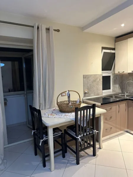 Durres, jepet me qera apartament 1+1 Kati 1, 66 m² 450 € (Ish Restorant Durresi)