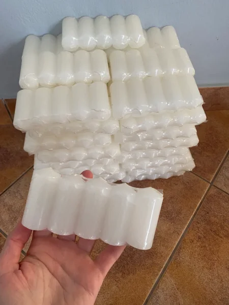 Tirane, shes Oferte 46 pako me qirinj 50 mij lek gjitha 50 €
