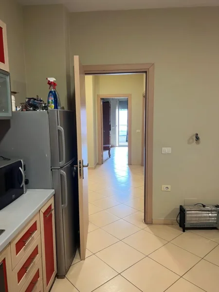 Tirane, jepet me qera apartament 2+1 Kati 3, 100 m² 550 € (Rruga Rrapo Hekali)