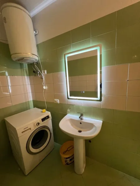 Tirane, jepet me qera apartament 2+1 Kati 3, 100 m² 550 € (Rruga Rrapo Hekali)