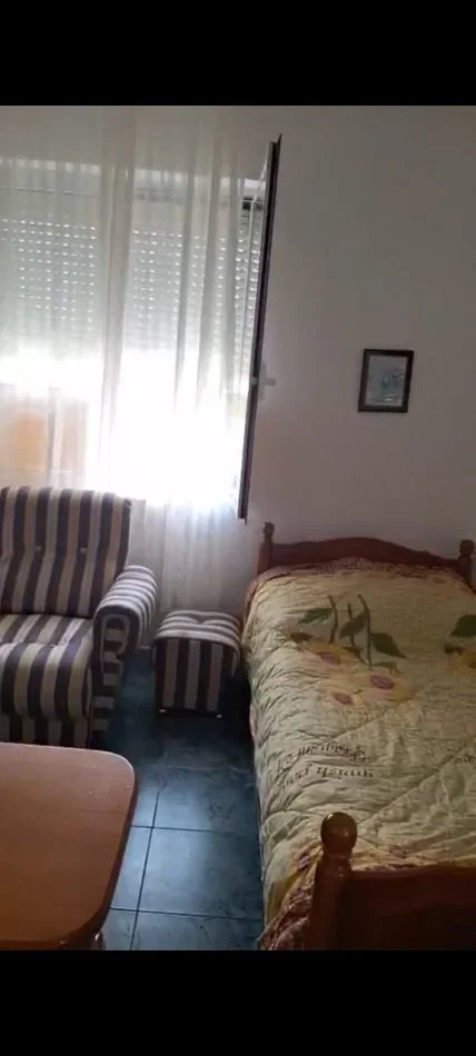 Tirane, jepet me qera apartament 1+1 Kati 1, 70 m² 400 € (Porcelan)