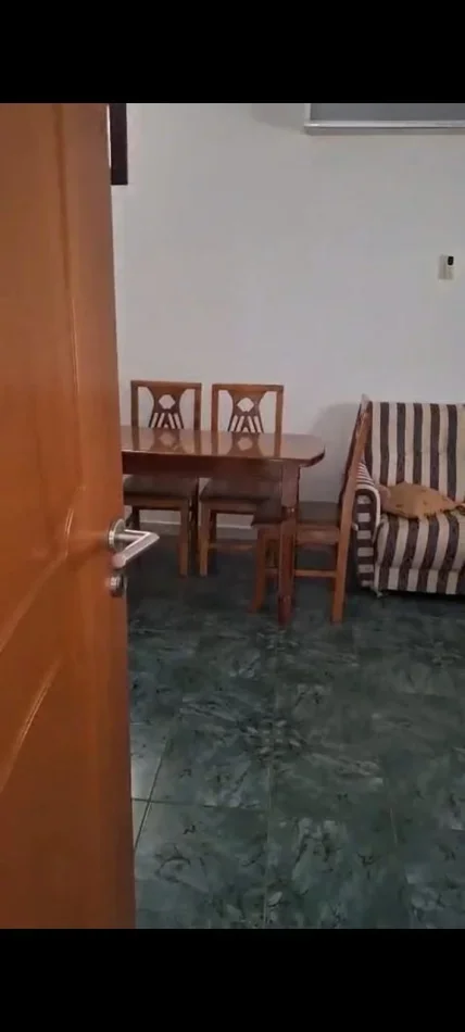 Tirane, jepet me qera apartament 1+1 Kati 1, 70 m² 400 € (Porcelan)
