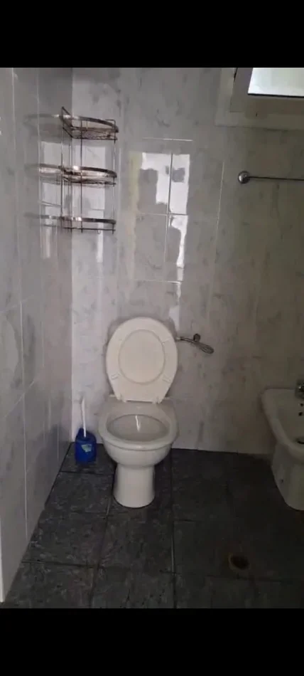 Tirane, jepet me qera apartament 1+1 Kati 1, 70 m² 400 € (Porcelan)
