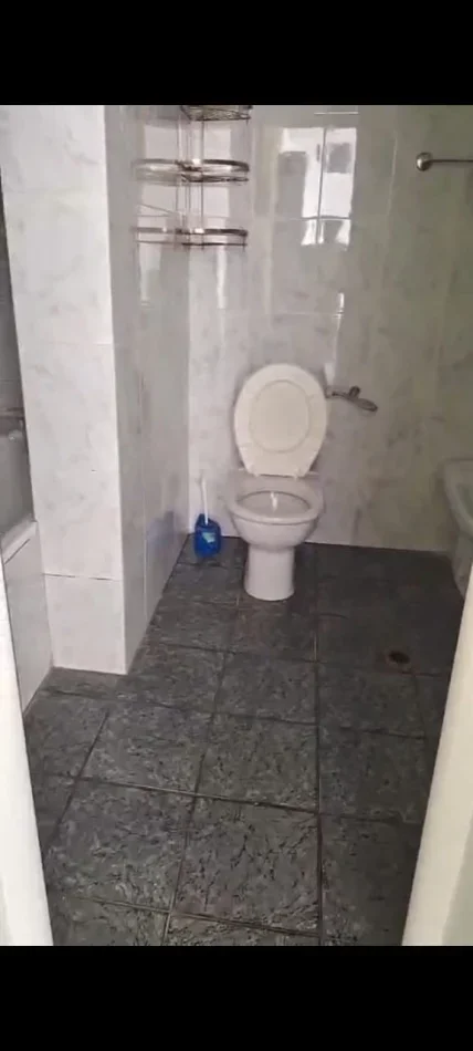 Tirane, jepet me qera apartament 1+1 Kati 1, 70 m² 400 € (Porcelan)
