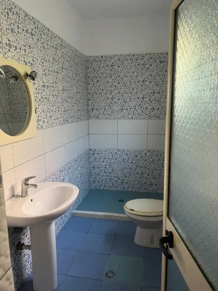 🏡 Jepet nje Hyrje  2+1📍 Në Ali Dem afer Mangalemit,  400 MIJE LEKE