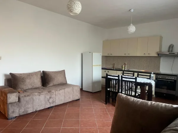 🏡 Jepet nje Hyrje  2+1📍 Në Ali Dem afer Mangalemit,  400 MIJE LEKE